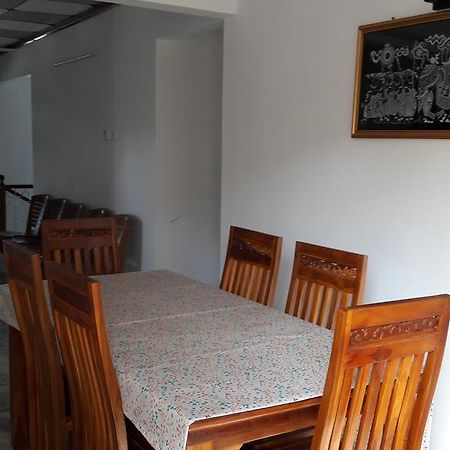 Yaarl Holiday Inn Jaffna Buitenkant foto