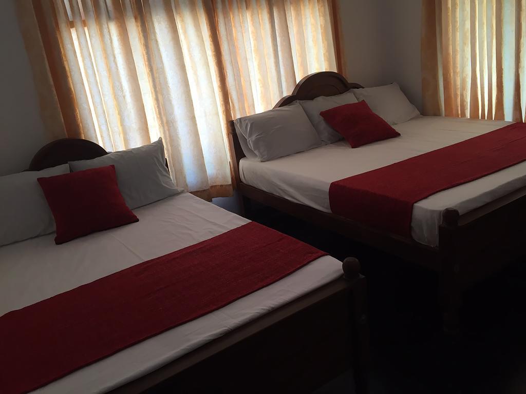 Yaarl Holiday Inn Jaffna Buitenkant foto