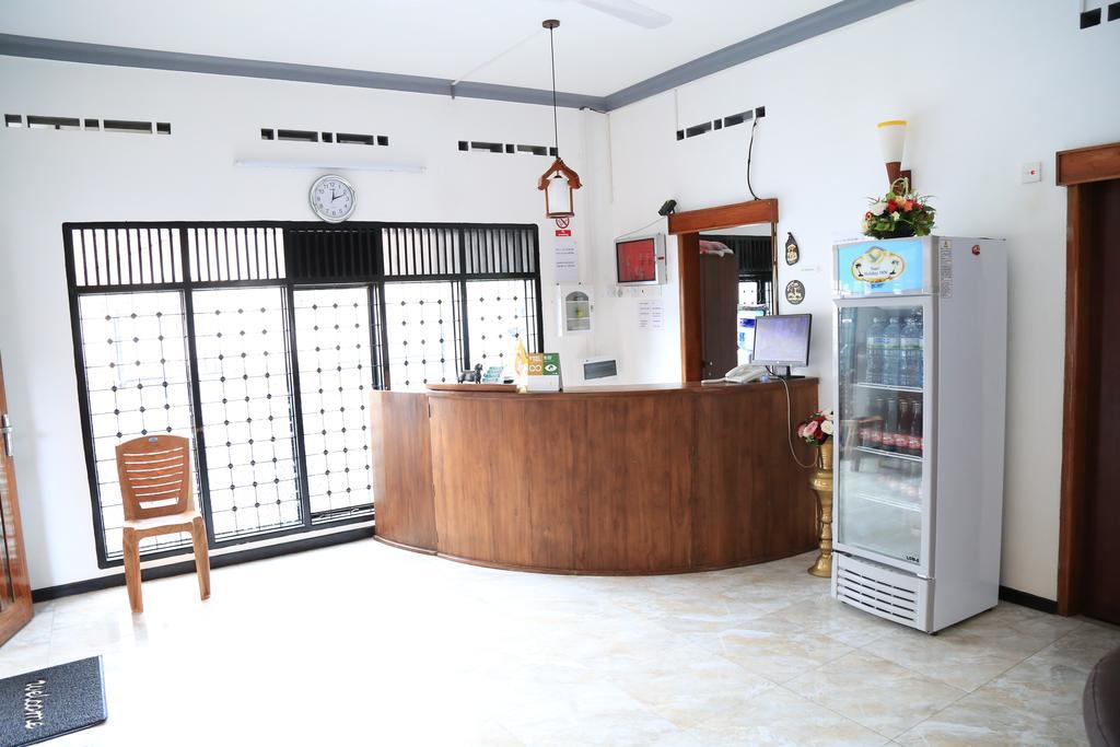 Yaarl Holiday Inn Jaffna Buitenkant foto