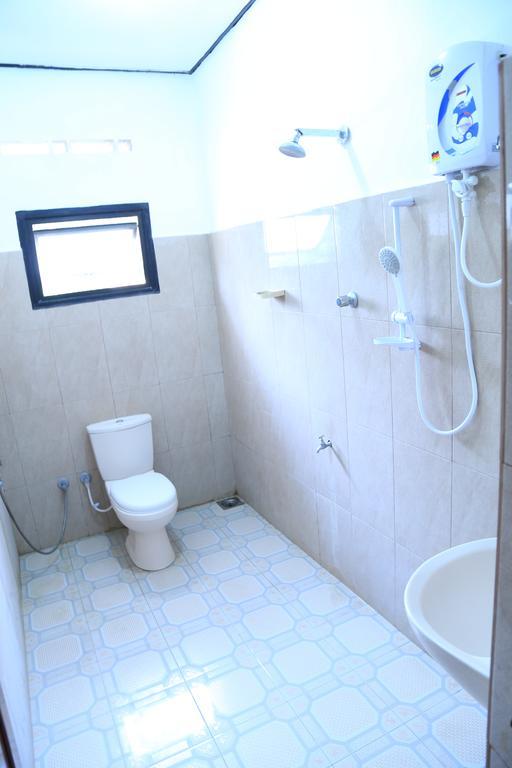 Yaarl Holiday Inn Jaffna Buitenkant foto
