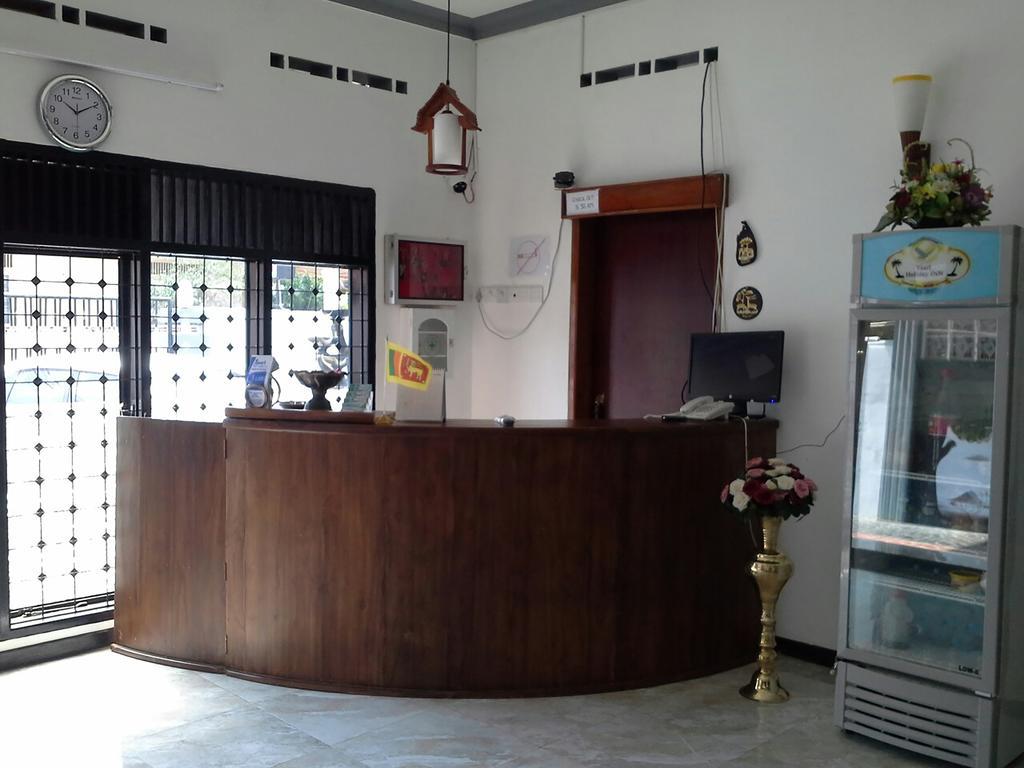 Yaarl Holiday Inn Jaffna Buitenkant foto