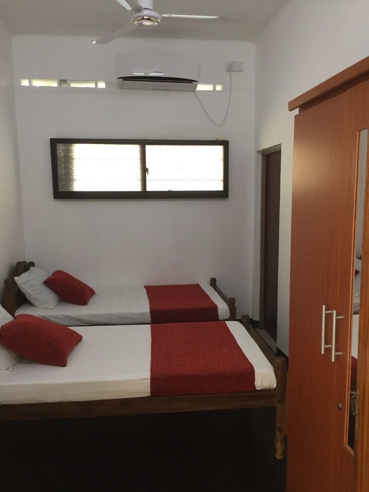 Yaarl Holiday Inn Jaffna Buitenkant foto