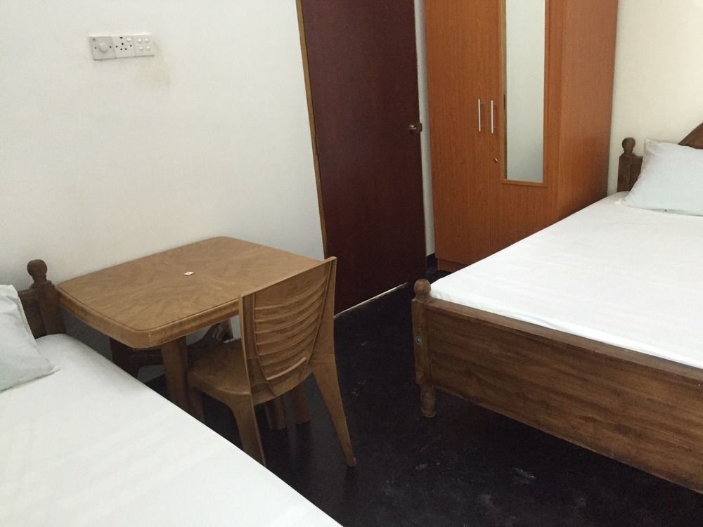 Yaarl Holiday Inn Jaffna Buitenkant foto
