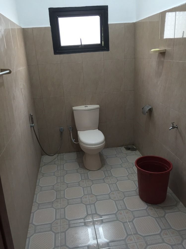 Yaarl Holiday Inn Jaffna Buitenkant foto