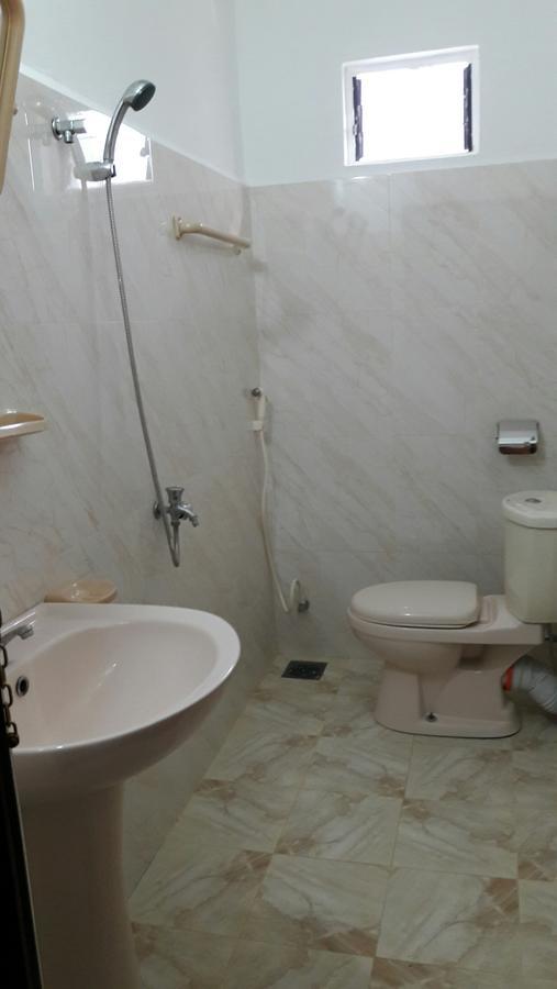 Yaarl Holiday Inn Jaffna Buitenkant foto